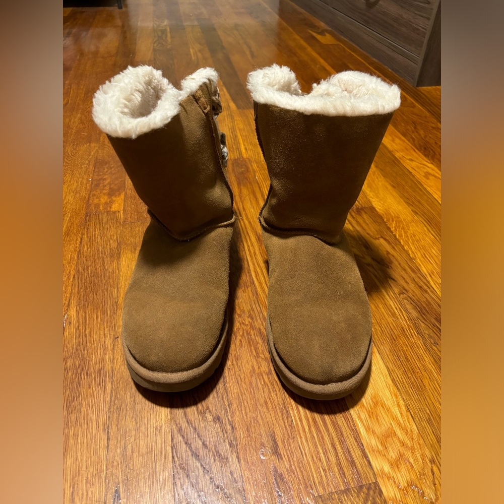 Like New! Woman’s Ugg Boots with Velvet Bows